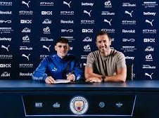Image: Phil Foden Signs New Contract with Manchester City