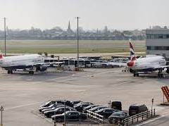 Image: Pilot and Crew Members Suffer Food Poisoning on Flight