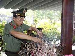 Image: Police Department Honors Fallen Heroes with Flowers and Incense