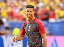 Image: Portugal Players Warm Up Ahead of Croatia Match