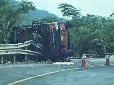 Image: Three Dead in Truck Accident in Quang Tri