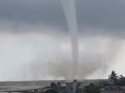 Image: Tornado Sighted in Hưng Yên Rice Field