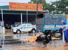 Image: Truck-Motorcycle Collision on Ho Chi Minh Road Claims One Life