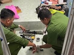 Image: Two Arrested for Illegal Firearm Sales in Vinh Long