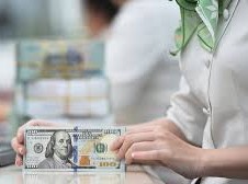 Image: USD Exchange Rate Surges Amidst Market Pressures