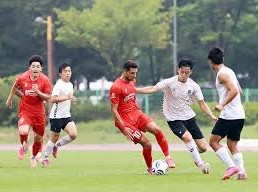 Image: Vietnam National Football Team Dominates Siheung FC in Korea