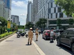 Image: Woman Killed After Entering Bus Lane in Hanoi