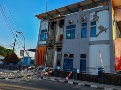 Image: 7.7 Magnitude Earthquake Strikes Indonesia, Triggering Tsunami Alerts