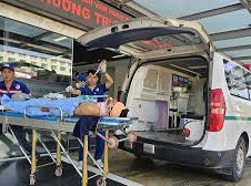Image: Bus Collision with Container Truck Injures 20 in Nghệ An