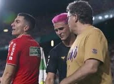 Image: Concerns Rise as Gavi Injures Knee Again During Elche Match