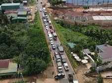 Image: Durian Season Causes Traffic Jam on National Highway 26