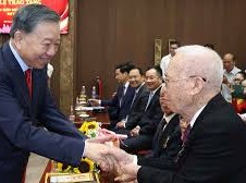 Image: General Secretary To Lam Awards Party Membership Medals in Hanoi