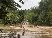 Image: Heavy Rain Causes Landslides on Multiple Roads in Northern Thai Nguyen