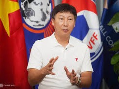 Image: Kim Sang-sik Discusses Strategies for Vietnam National Team