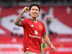Image: Manchester United Open to Selling Lisandro Martinez