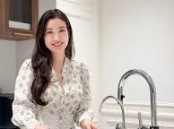 Image: Miss Vietnam 2016 Đỗ Mỹ Linh Moves into New Home with Family