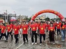 Image: Nearly 7,900 Join 'Step Forward with Vietnam' in Thanh Hoa