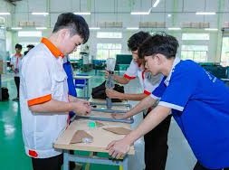 Image: New Vocational High School Program: 10 Subjects in 3 Years