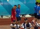Image: Nguyen Thanh Chung's Sweet Gesture for His Wife After Victory