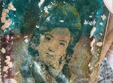 Image: Photo of Woman Found in Wallet at War Martyr's Grave
