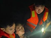 Image: Police Rescue Woman Attempting Suicide at Dong Nai River