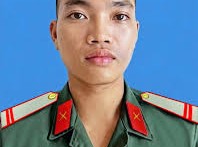 Image: President Awards National Defense Medal to Sergeant Cao Tuan Anh
