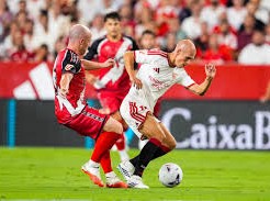 Image: Sevilla Comes Back to Defeat Rayo Vallecano with Penalties