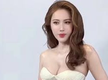 Image: Singer Thuy Tien Makes a Stunning Comeback