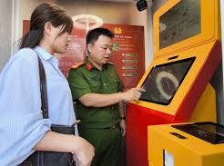 Image: Smart Police Kiosk Launches in Hanoi to Enhance Public Safety