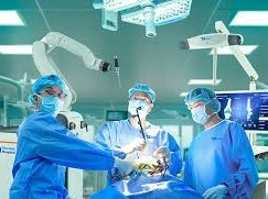 Image: Tam Anh Hospital Surpasses 100 Complex Joint Surgeries with AI Robot