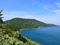 Image: Three Tourists Missing After Waves Hit Son Tra Peninsula