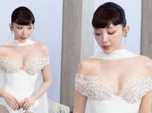 Image: Tóc Tiên Stuns in Wedding Dress at Fashion Show