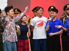 Image: Tùng Dương and Youth Rally for 'Homeland in Heart' Concert