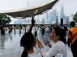 Image: Typhoon Dolphin Hits China, Leading to Widespread Evacuations