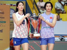 Image: Vietnam Women's Volleyball Team Features Tallest Duo in Southeast Asia