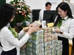 Image: Vietnamese Banks Reduce Interest Rates, Launch 220 Trillion VND Credit Package