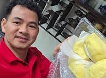 Image: Xuân Bắc Receives a Special Gift Amid Durian Festival