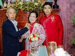 Image: 40-Year-Old Bride Weds 30-Year-Old Groom in Viral Wedding