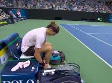 Image: Alexander Zverev Requests Shoe Change at Critical Moment