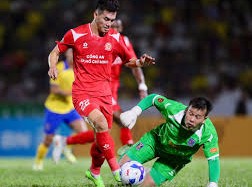 Image: Bac Ninh Football Club Secures Historic Win Against CA TPHCM