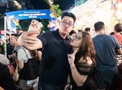 Image: Crowds Gather Early for Mid-Autumn Festival in Hanoi