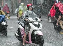 Image: Dark Clouds and Thunderstorms Expected in Central Hanoi