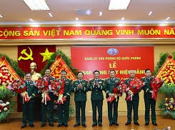 Image: Eight Generals and Three Colonels Awarded Party Medals