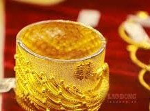 Image: Gold Prices Drop Significantly in Vietnam