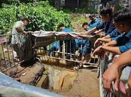 Image: Hanoi Authorities Investigate Student's Death After Falling into Drain
