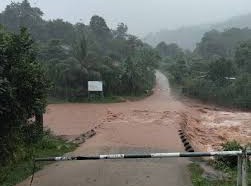 Image: Heavy Rain Cuts Off Mountainous Areas in Quang Tri