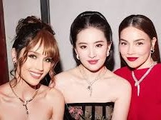 Image: Hồ Ngọc Hà Shines at International Events with Celebrities