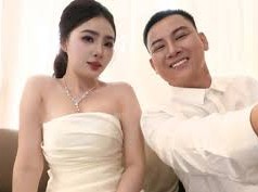 Image: Hoài Lâm Proposes to Ngọc Trinh in Heartwarming Moment