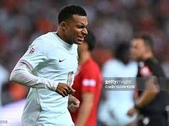 Image: Kylian Mbappé Leaves France National Team Due to Knee Injury