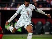 Image: Kylian Mbappé Scores and Injures Knee in Boot Debut